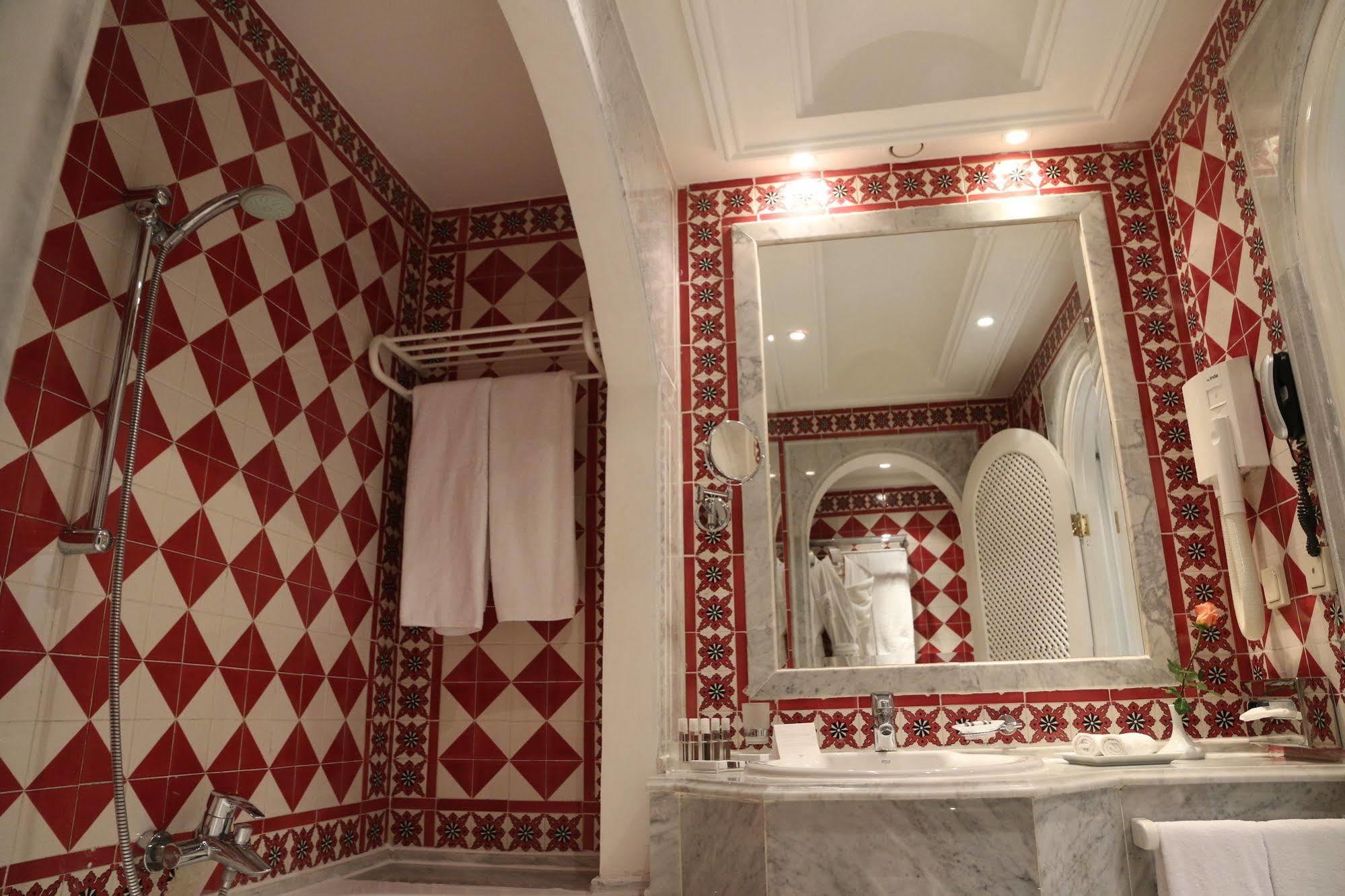 Hotel La Maison Blanche Tunis Exterior photo Bathroom